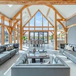 Holiday home Oakwood Barn *