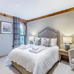 Holiday home Oakwood Barn