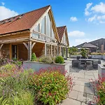 Holiday home Oakwood Barn