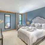 Holiday home Oakwood Barn *
