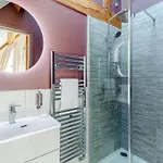 Oakwood Barn Holiday home *