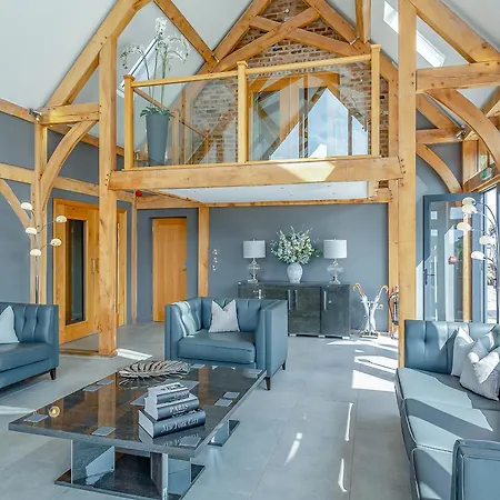 度假居 Oakwood Barn